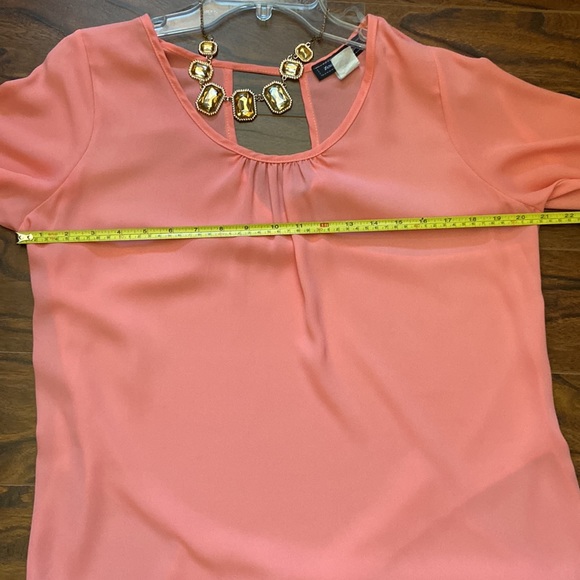 Gently used coral polyester top in size M - Picture 6 of 7